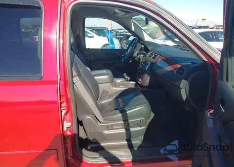 2013 Chevrolet Suburban 1500 Lt z USA, uszkodzony, nr VIN 1GNSCJE04DR323345